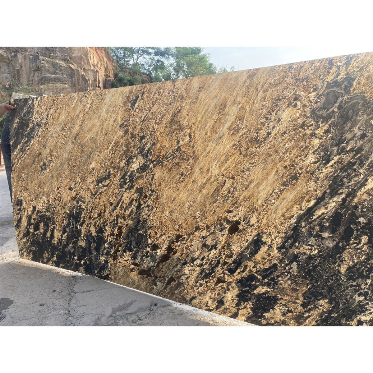 Натуральный гибкий камень для интерьера и фасадов BROWN STORM